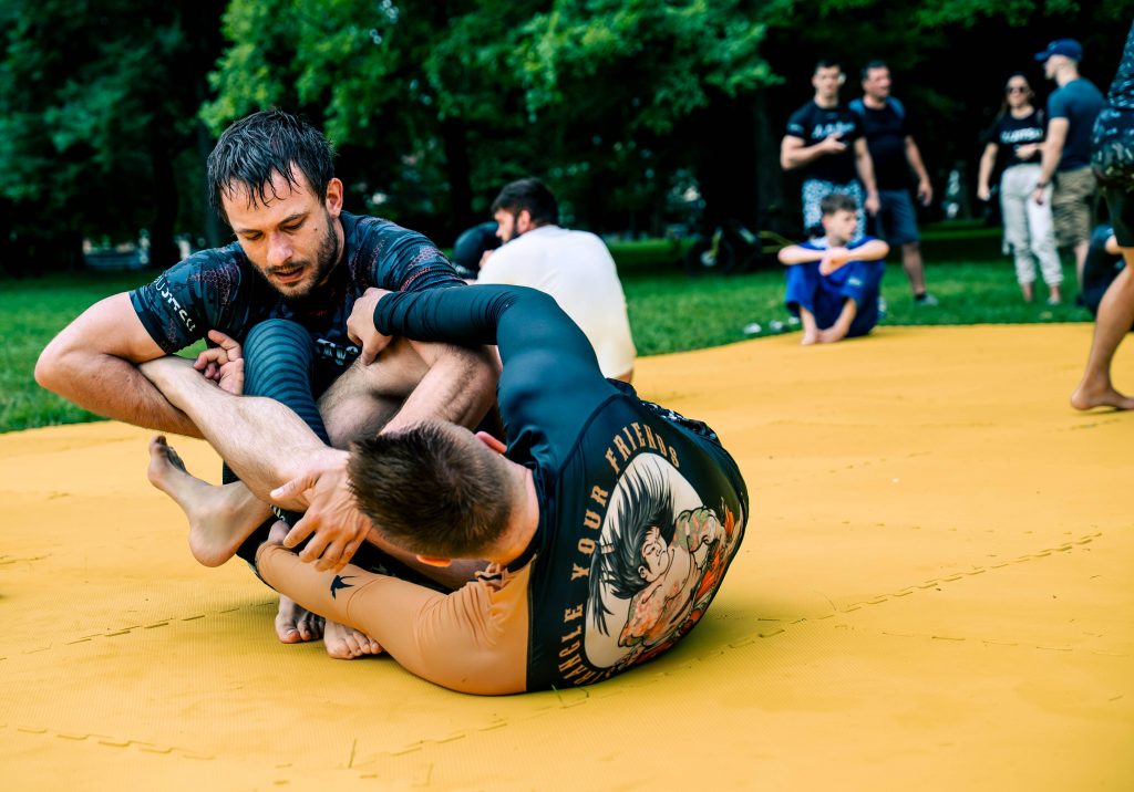 Coach Zoran in njegov nasprotnik med bojevanjem, brazilski jiu-jitsu